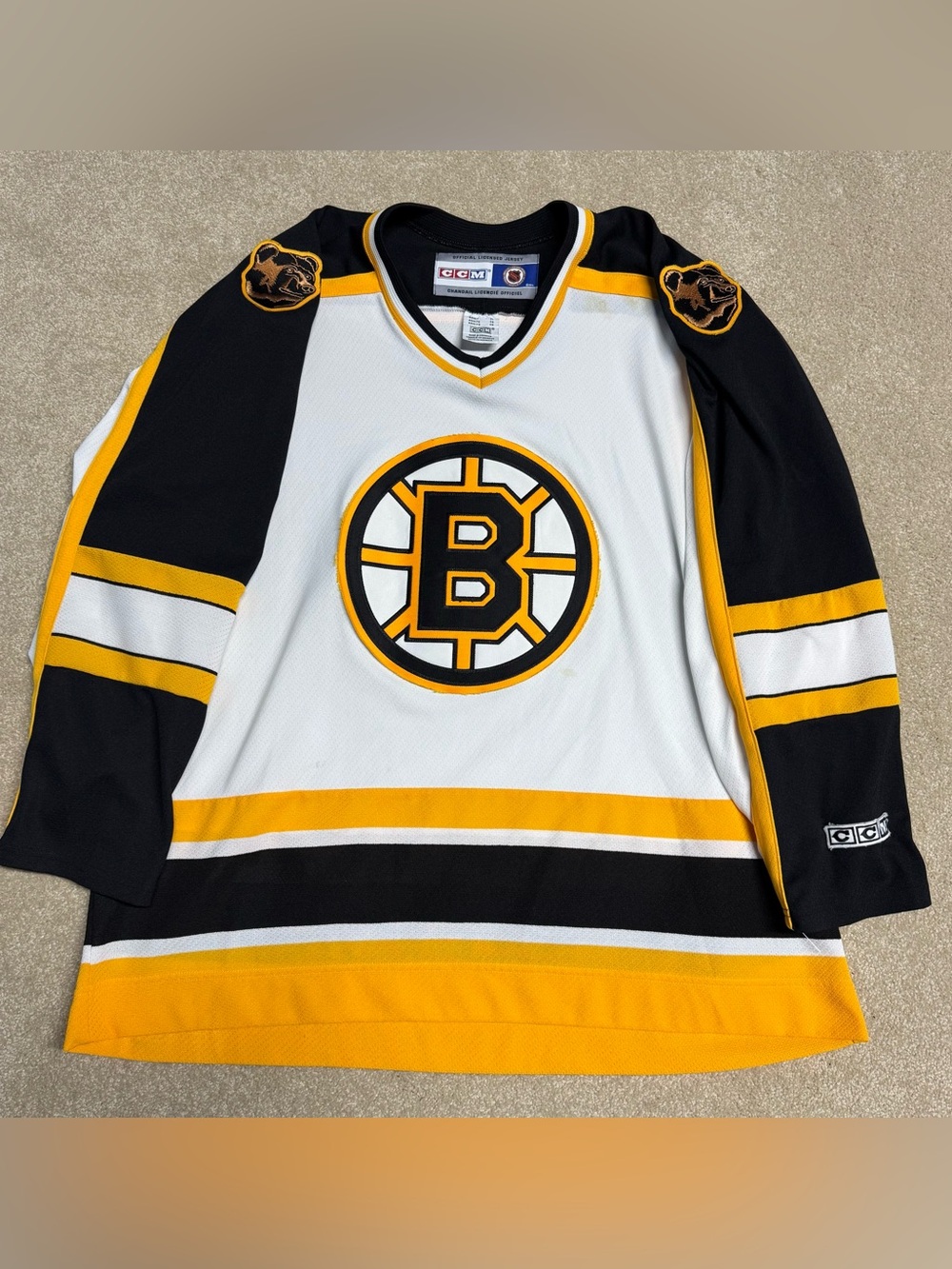 Vintage 1990s Boston Bruins Jersey Men’s XL CCM NHL Home White Pooh Bear Logo